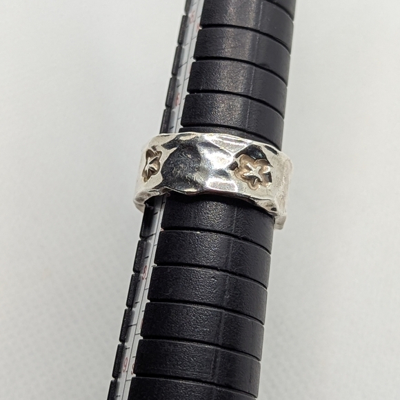 Silver Star Pattern Ring - Picture 2 of 5